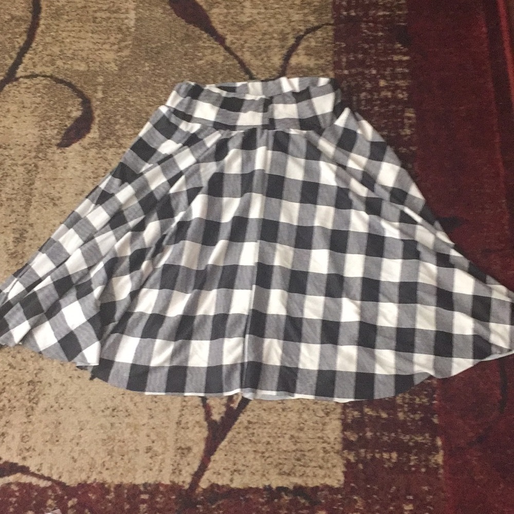 A Bundle of 12 really pretty knee length skirts.